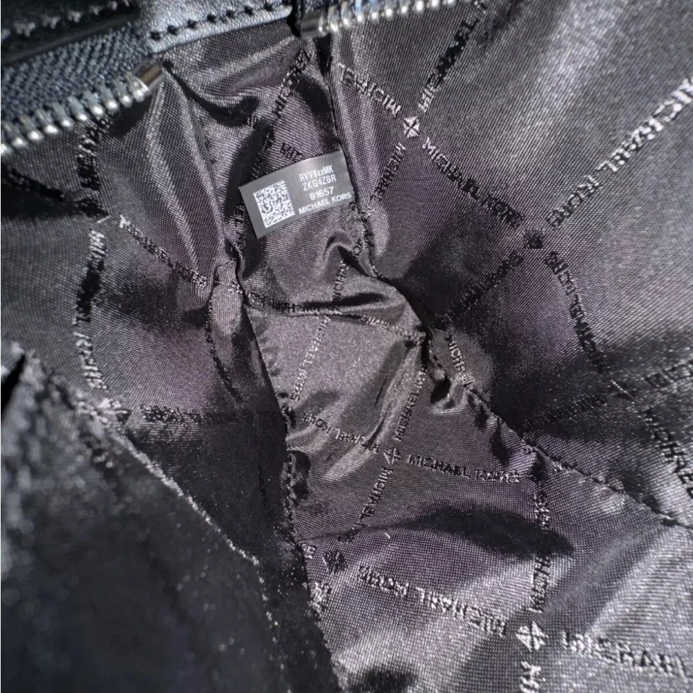 NWT Michael Kors Carmen Small Poucette shoulder Bag - Picture 10 of 14